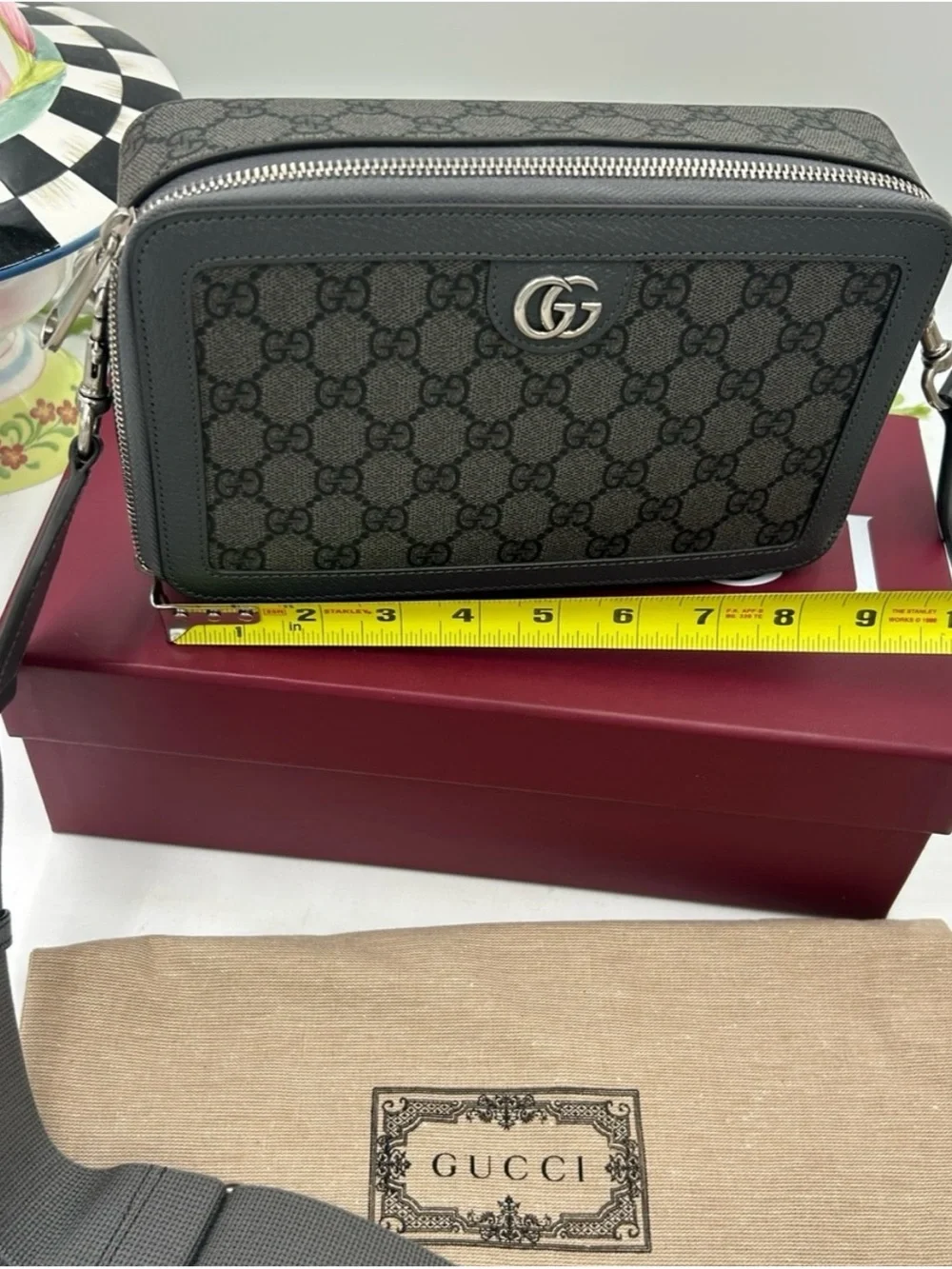 Gucci GG Supreme shoulder Bag crafted in gray and black canvas made Italy